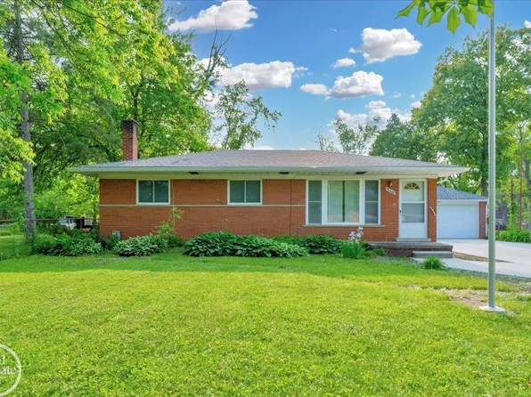 18467 Pershing St, Livonia, MI 48152