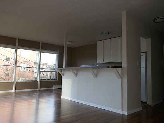 4th image of 510 E Thomas St #101