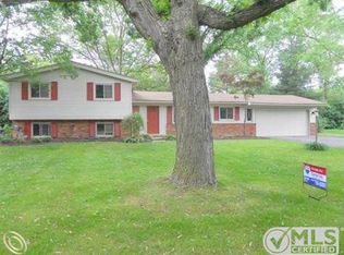 7212 Stonebrook Rd, West Bloomfield, MI 48322