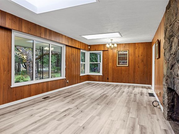 5th image of 2328 Yellow Point Rd