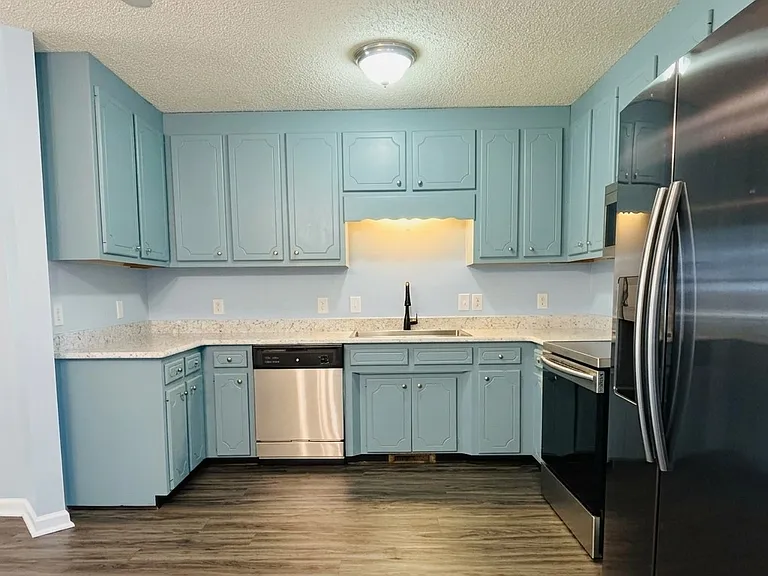 433 Kellywood Ct — Photo 9