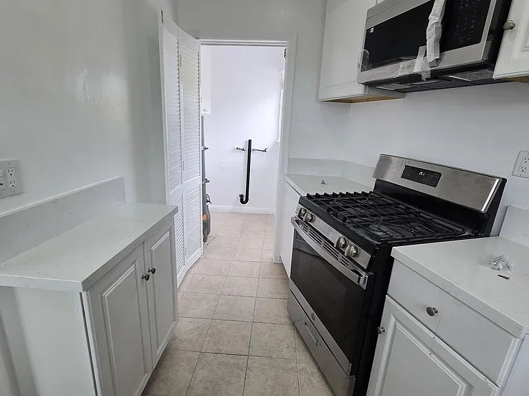 1054 1/2 S Carmona Ave #1 — Photo 8