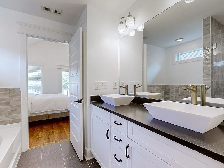 1211B Montgomery Ave — Photo 9