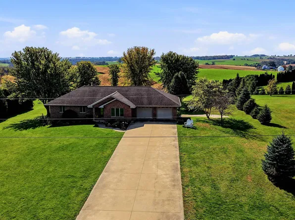 13122 Circle Ridge Rd, Sherrill, IA 52073