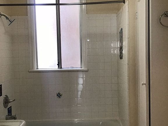 5th image of 1233 California St APT 204