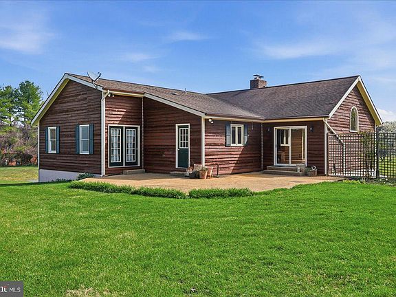 3rd image of 583 Morgan Grove Rd