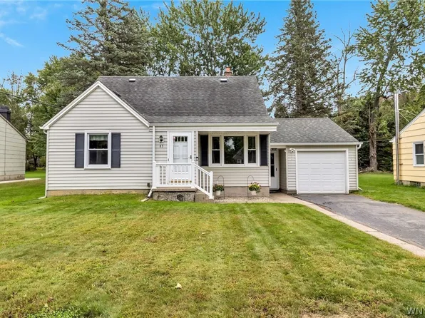 83 Brentwood Dr, North Tonawanda, NY 14120