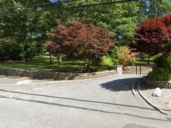 565 Highland Ave, Dartmouth, MA 02747