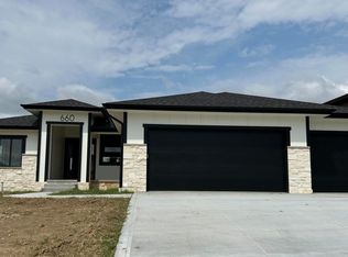 660 N 11th Cir, Springfield, NE 68059