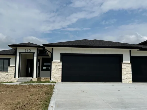 660 N 11th Cir, Springfield, NE 68059