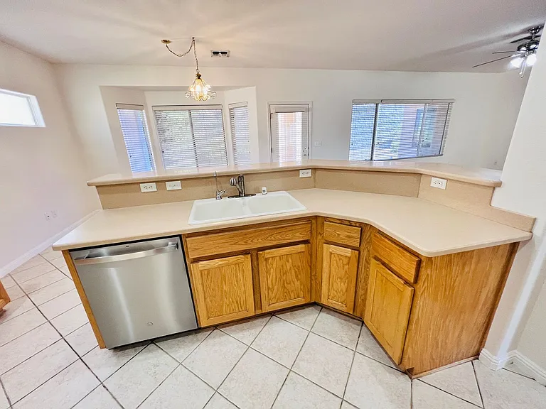 3047 Hickory Valley Rd — Photo 10