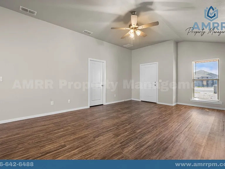 2037 Kenwood Ave — Photo 27