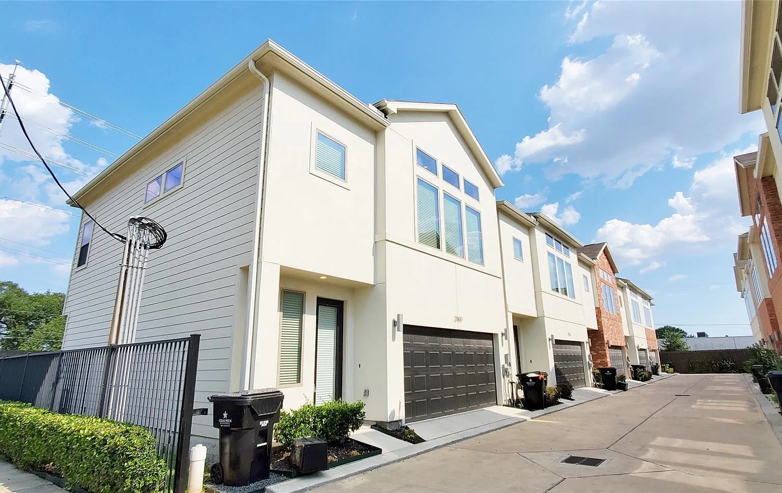 3 bed, 2.5 bath, 1562 sqft, $2,550 — Photo 3