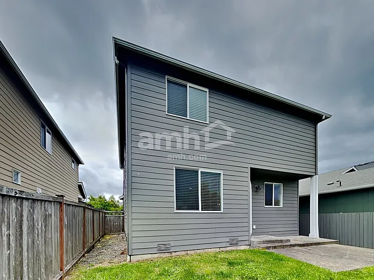 715 204th St E — Photo 22