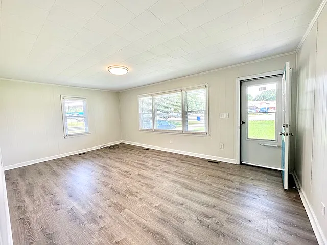 Entrance. Living Room. - 1631 Live Oak St