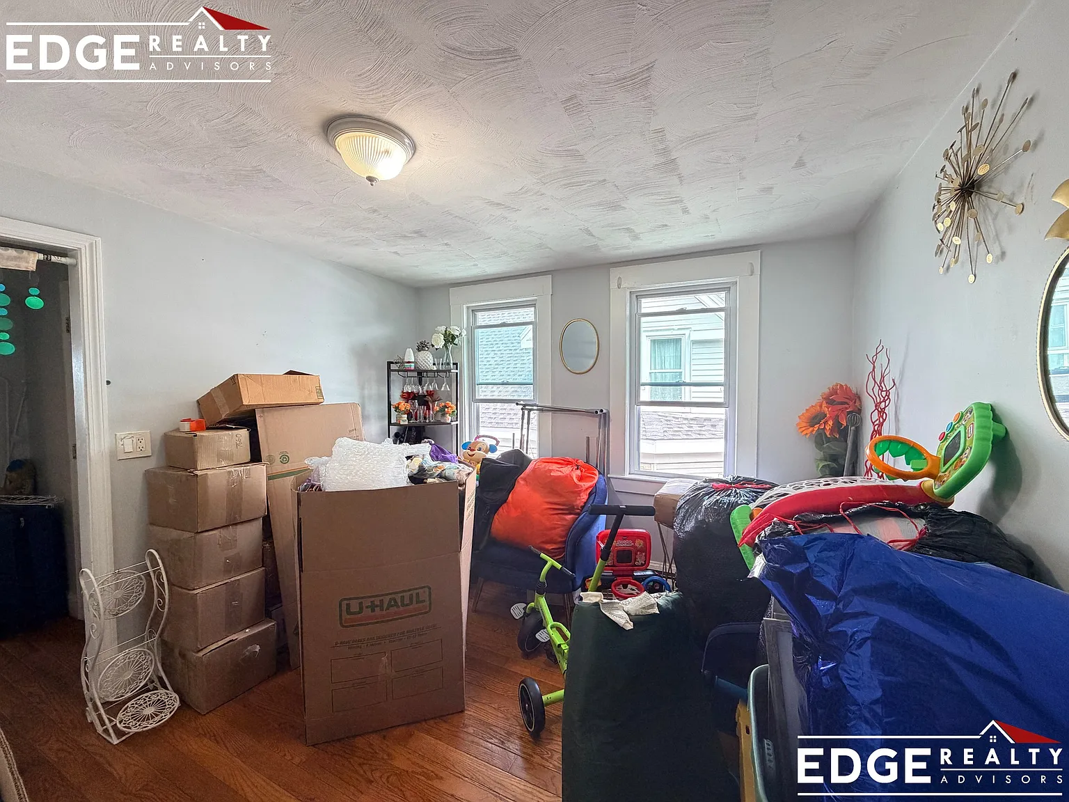 4 bed, 1.0 bath, 1100 sqft, $3,100 — Photo 3