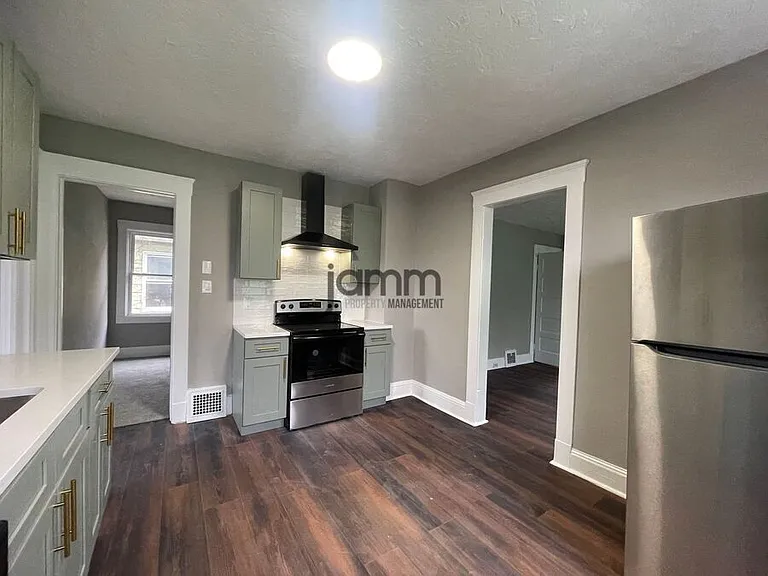 2024 W 104th St #2024 W 104TH ST UPP — Photo 5
