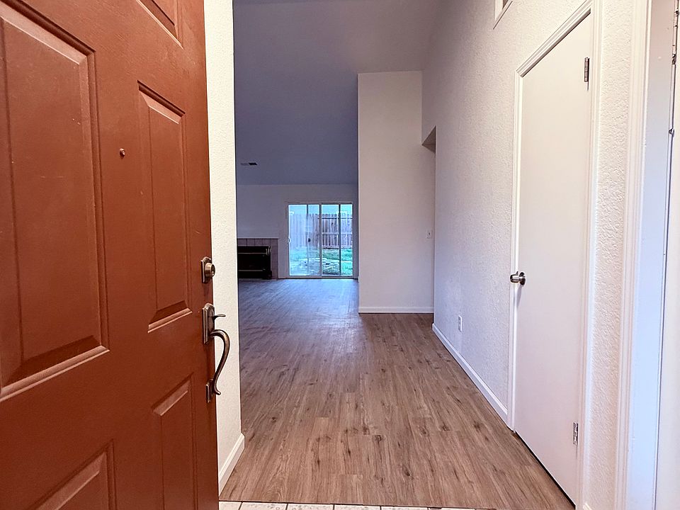 1st image of 2408 Fairway Glen St