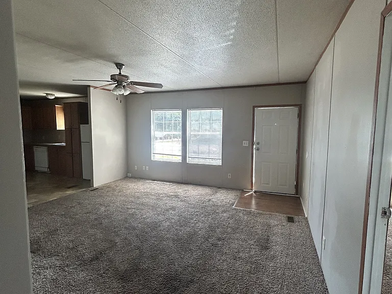 105 Zackary St — Photo 2