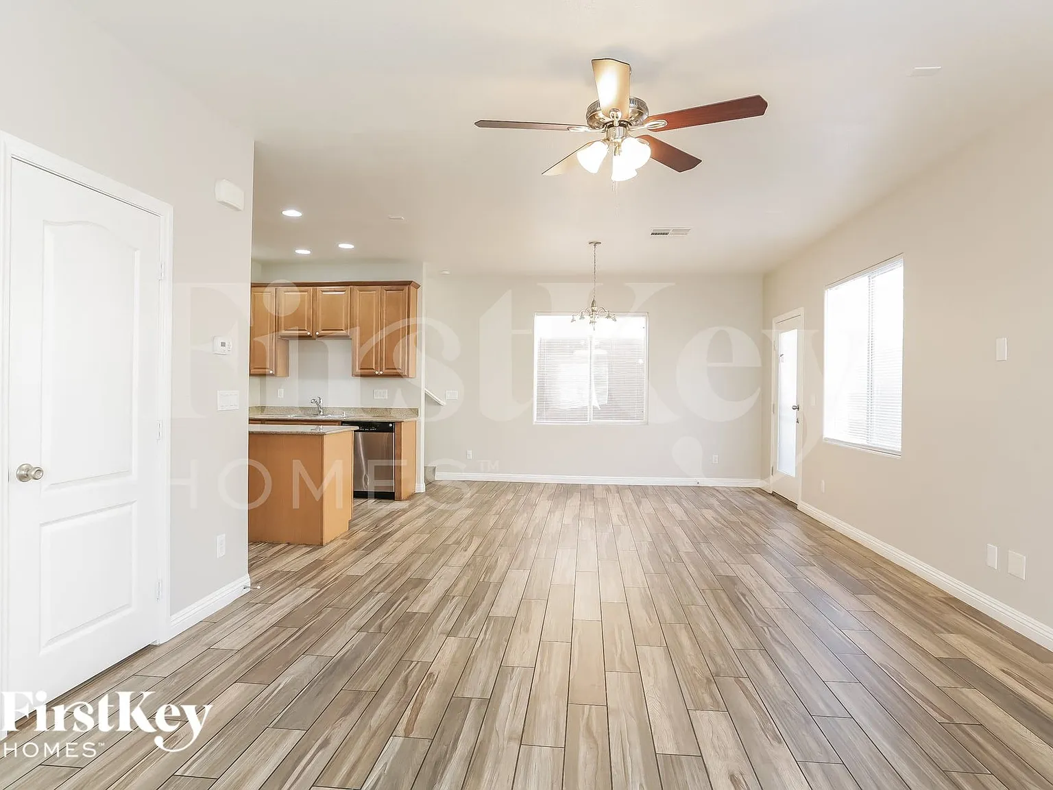 4 bed, 2.5 bath, 1827 sqft, $2,335 — Photo 4