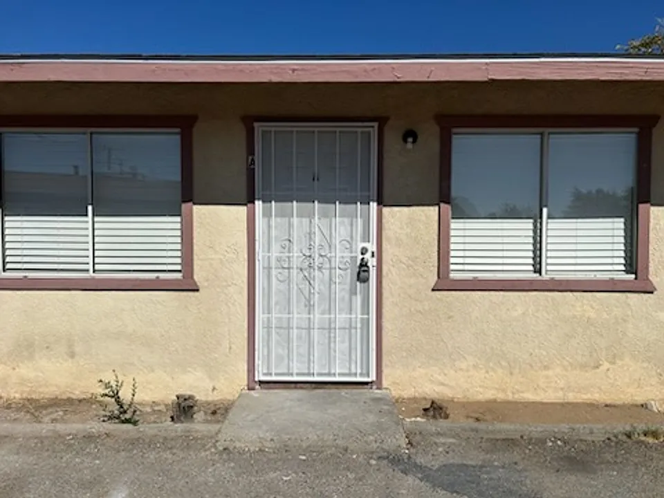 512 W Atkins Ave