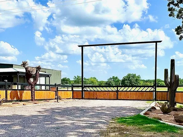 8690 E Fm 922, Valley View, TX 76272