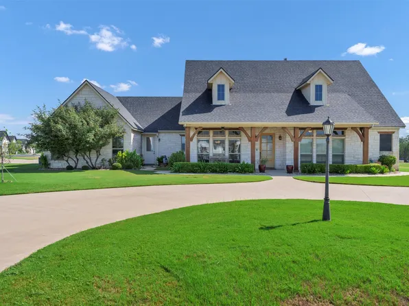 300 Kenyon Ct, Granbury, TX 76049