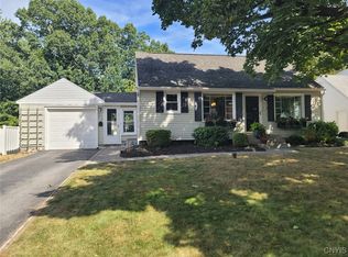 122 Crystal Dr, North Syracuse, NY 13212