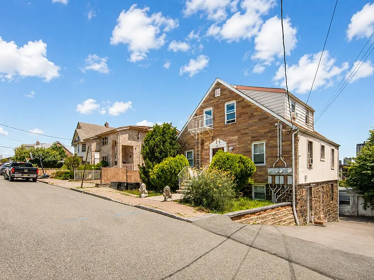 1014 Ponsi St #1B — Photo 9