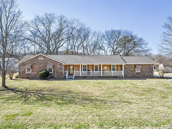 3rd image of 1002 Shannon Ln