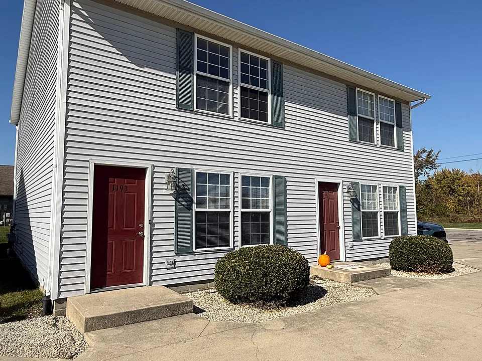 1191-1193 W Russell Rd