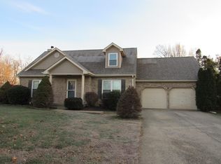 888 N Woodland Dr, Radcliff, KY 40160