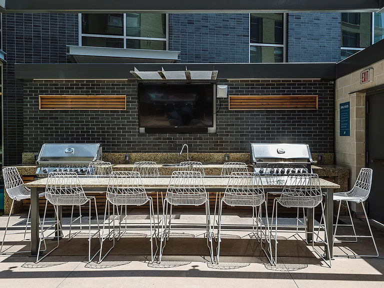 Rooftop grilling and dining areasRooftop grilling and dining areas