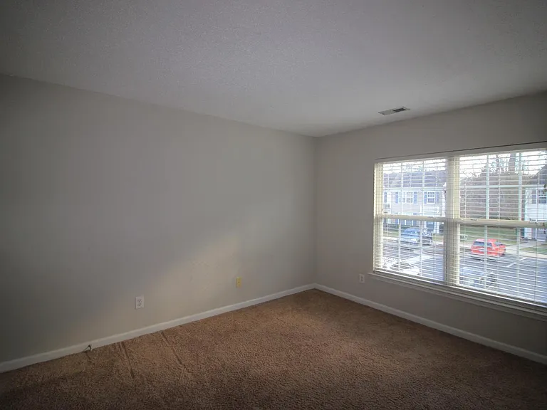 205 Canyon Lake Cir — Photo 13