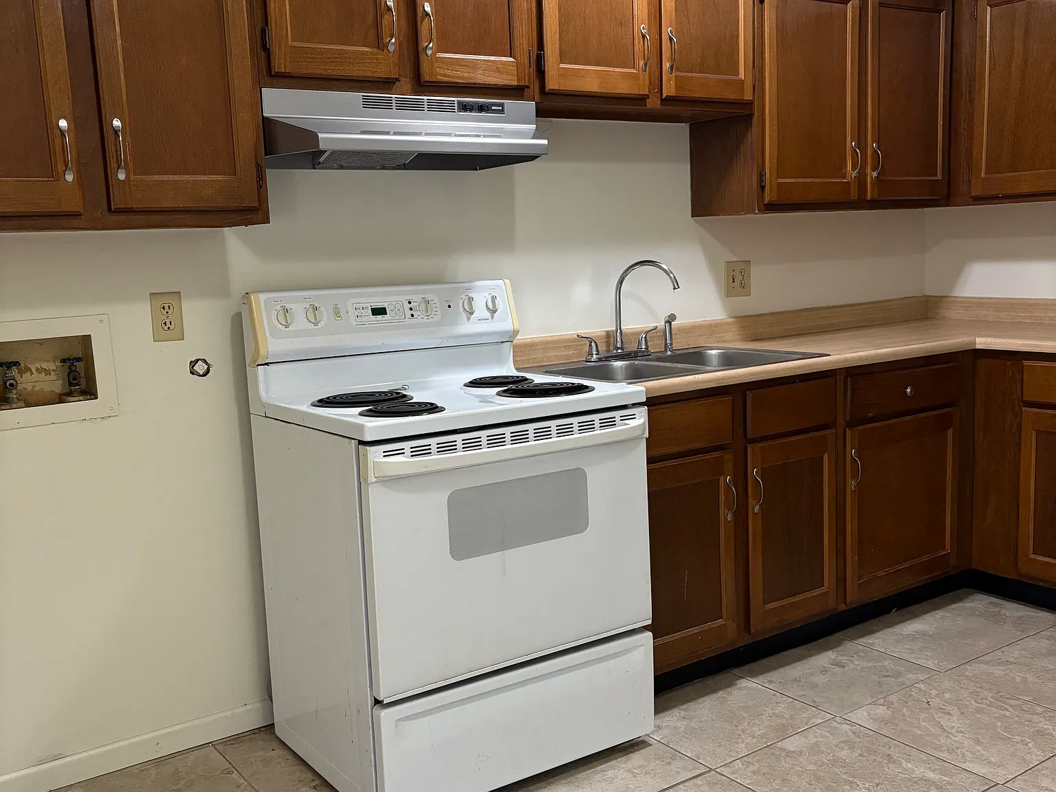 2 bed, $900 — Photo 2