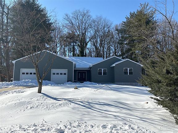 3rd image of 308 Quaker Rd