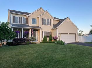 7 Janine Dr, East Greenbush, NY 12061