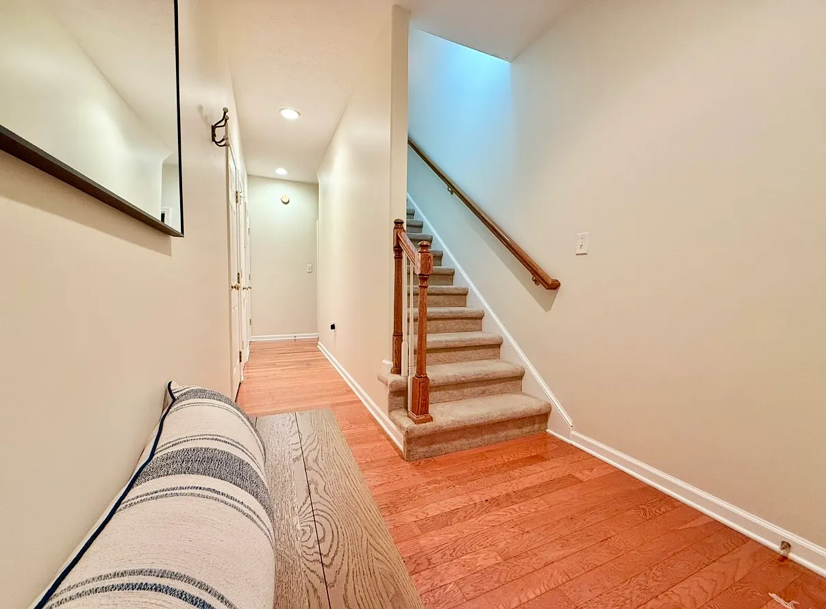 1 bed, 1.5 bath, 1180 sqft, $1,900 — Photo 2