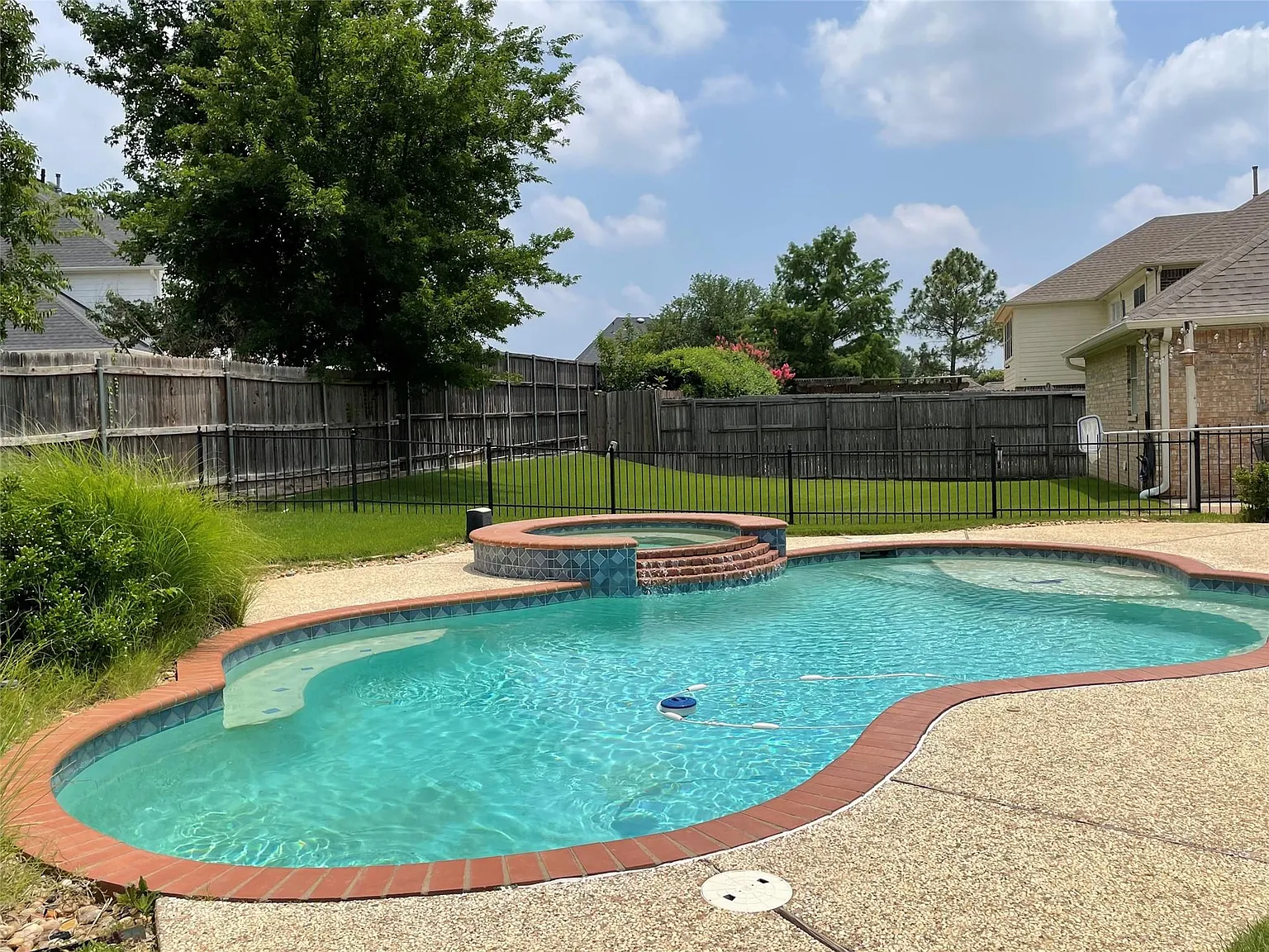 5 bed, 3.5 bath, 4209 sqft, $5,200 — Photo 4