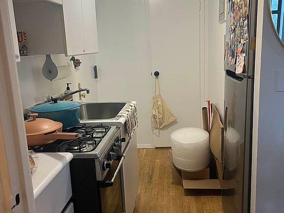 4th image of 200 W 81st St APT 36