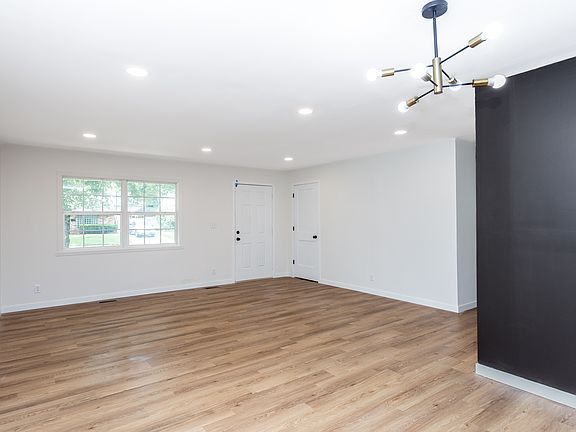 3rd image of 3665 N Brentwood Ave
