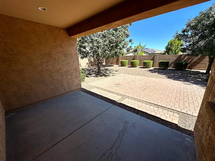4261 N 180th Ln — Photo 31