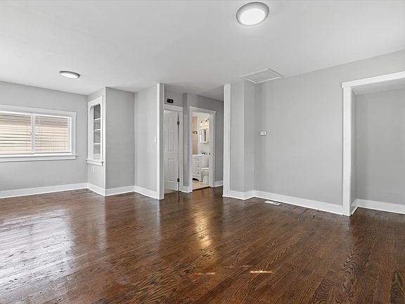 4th image of 705 W Pacific Ave