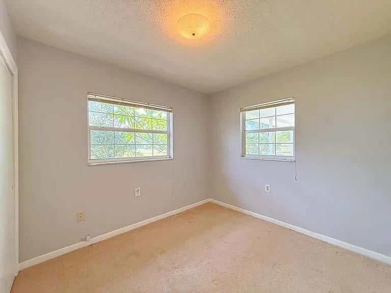 213 6th Ave SW — Photo 41