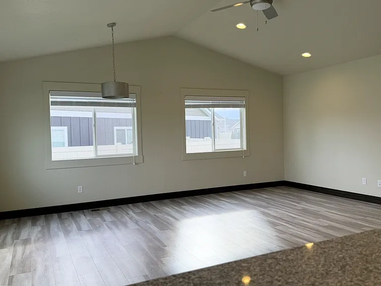 995 N Camas Ln — Photo 4