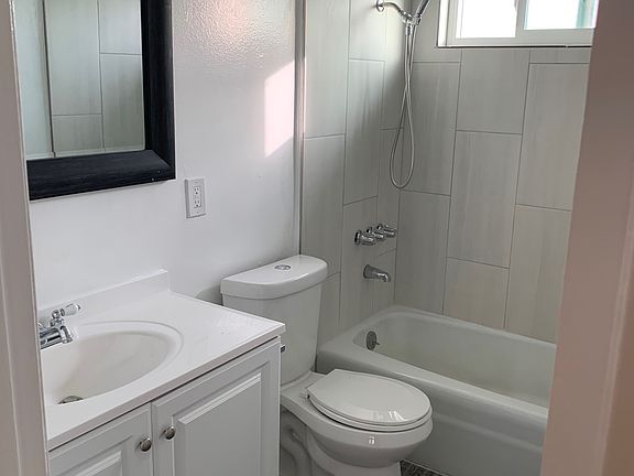 4th image of 16419 S Saint Andrews Pl #D