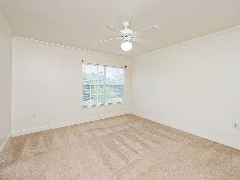 715 Majestic Dr — Photo 26