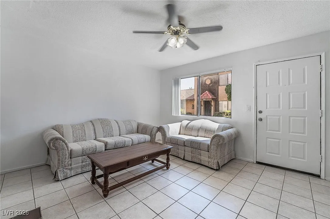 2 bed, 1.5 bath, 952 sqft, $1,350 — Photo 4