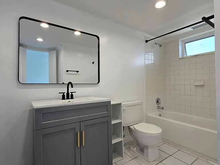 1407 NE 56th St #309 — Photo 5
