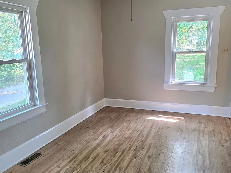 1522 W High St — Photo 7